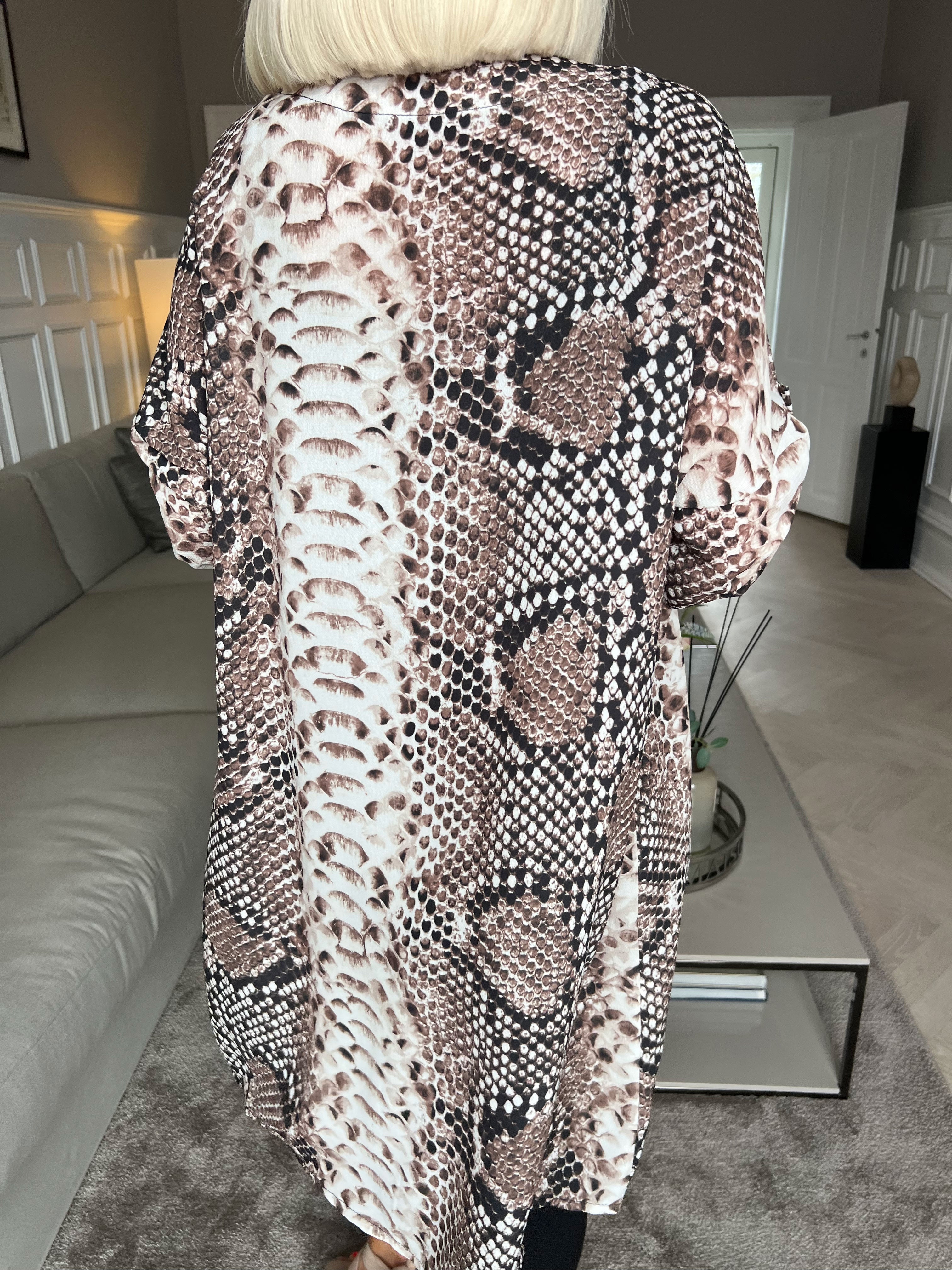 Vanesa Animal Kimono - Söt viskos kimono med djurtryck